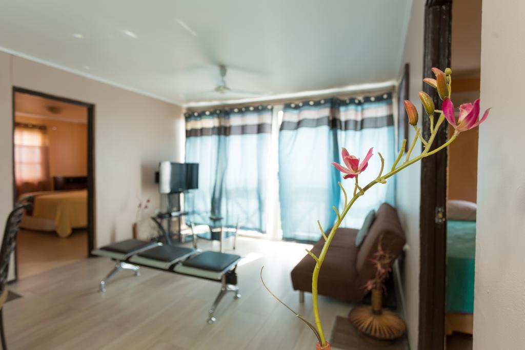 Cozy Accommodations - Dorchester City Line Кингстън Екстериор снимка