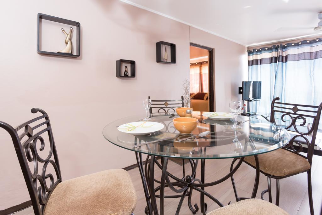 Cozy Accommodations - Dorchester City Line Кингстън Екстериор снимка